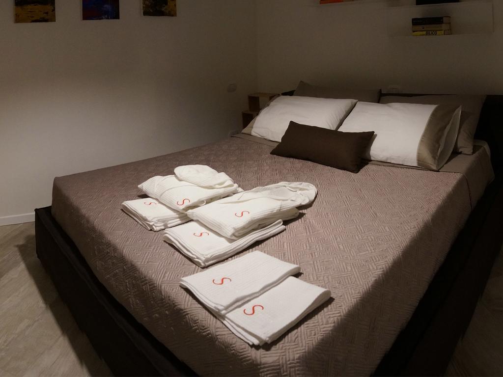 Les Suites Di Πάρμα Δωμάτιο φωτογραφία